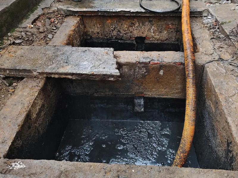 漆桥清理化粪池